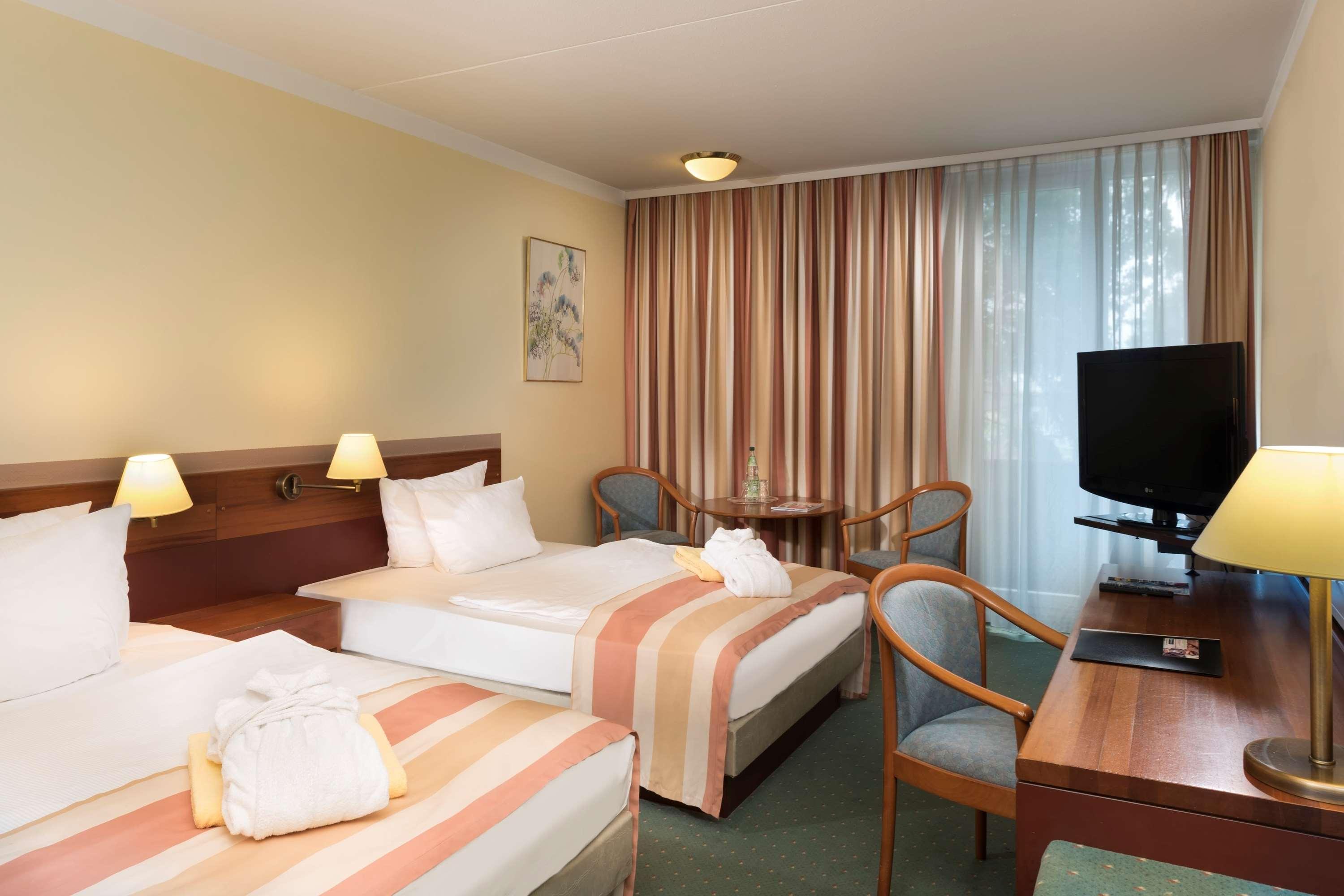 Hotel Wyndham Garden Kassel Esterno foto