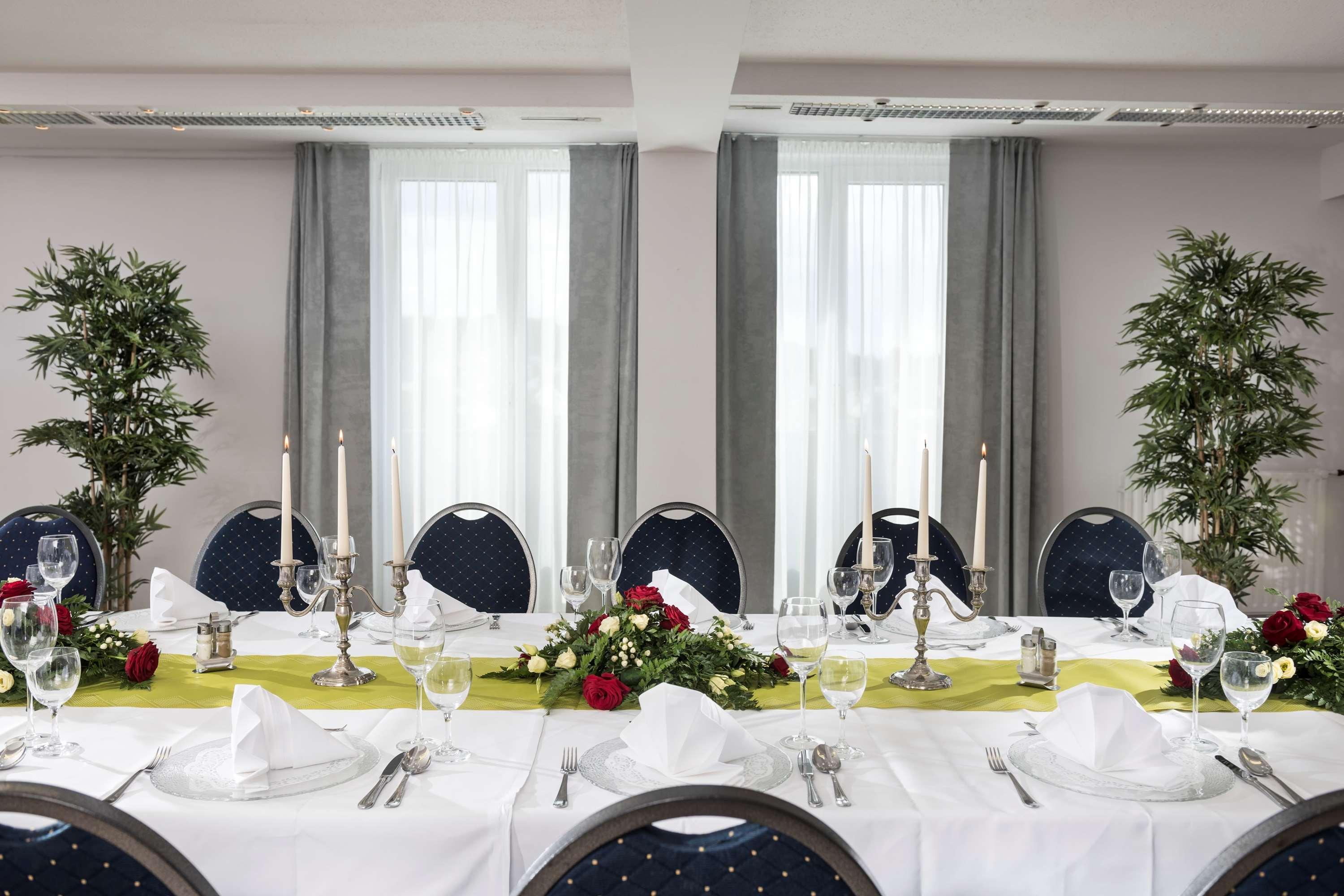 Hotel Wyndham Garden Kassel Esterno foto
