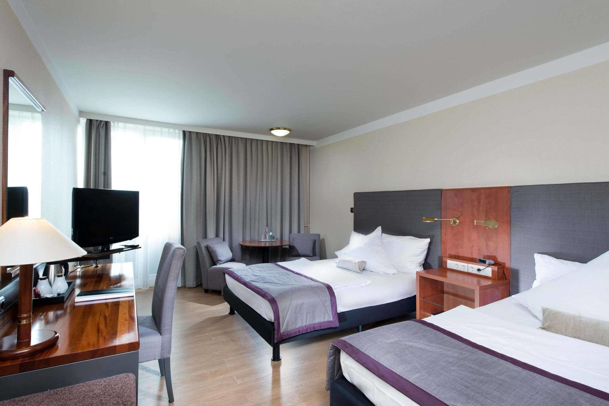 Hotel Wyndham Garden Kassel Esterno foto